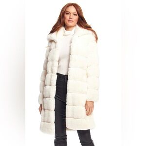 NWT Donna Salyer’s Fabulous Furs Ivory Faux Fur Stroller Coat